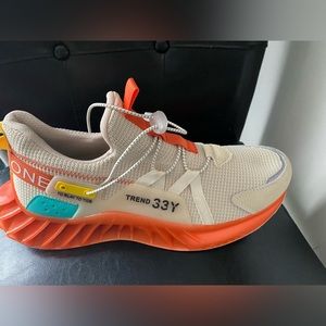 Rovux stylish athletic shoe for men. Brand new has never been worn!